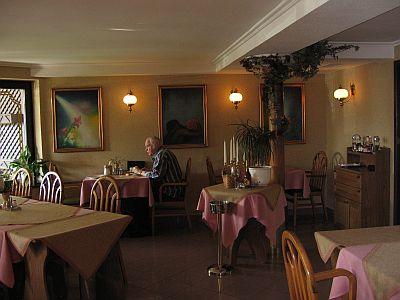 Elegantes Restaurant des 3-Sterne-Hotels Molnar auf dem Szechenyi-Berg, in Budapest - Hotel Molnar Budapest, schönes und billiges Hotel in Buda
