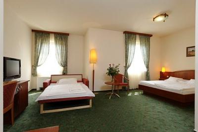 Hotel Gastland M0 - Szigetszentmiklos - Zweibettzimmer - Hotel Gastland M0*** Szigetszentmiklós - 3-Sterne Hotel in Szigetszentmiklos