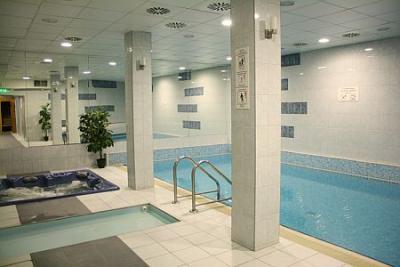 Wellnessurlaub in Budapest - Hotel Zuglo - Schwimmbecken - ✔️ Hotel Zuglo*** Budapest - Hotel im grünen Zone von Budapest