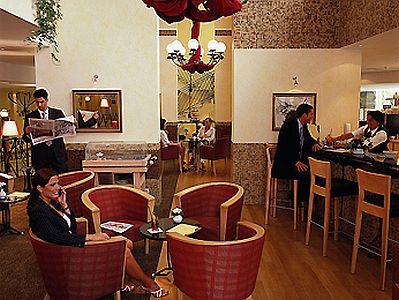 Mercure Buda - Café in eleganten Atmosphäre in Budapest - Hotel Mercure Budapest Castle Hill**** - 4 Sterne Hotel in Budapest
