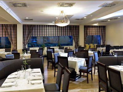 Courtyard Restaurant in Budapest im Leonardo Hotel  Budapest - Leonardo Hotel**** Budapest - günstiges 4-Sterne-Hotel in der Nähe des Grossen Ringes und der Petöfi Brücke